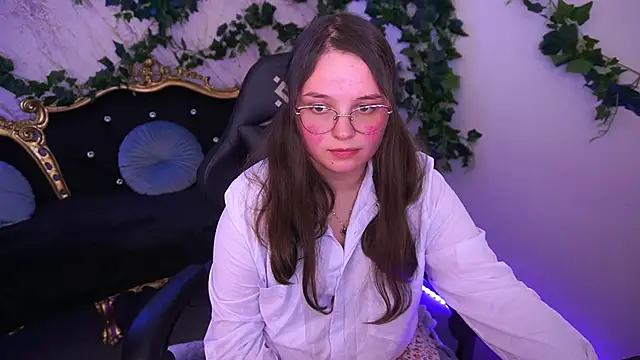 Snapshot of SophieDreamss chatting on 11/19/25, 03:01 SophieDreamss online show from 11/19/25, 03:01