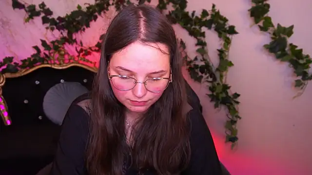 Snapshot of SophieDreamss chatting on 10/28/25, 02:38 SophieDreamss online show from 10/28/25, 02:38