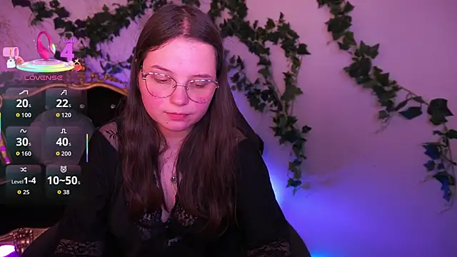 Snapshot of SophieDreamss chatting on 10/29/25, 02:49 SophieDreamss online show from 10/29/25, 02:49