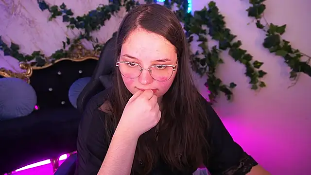 Snapshot of SophieDreamss chatting on 11/24/25, 02:39 SophieDreamss online show from 11/24/25, 02:39