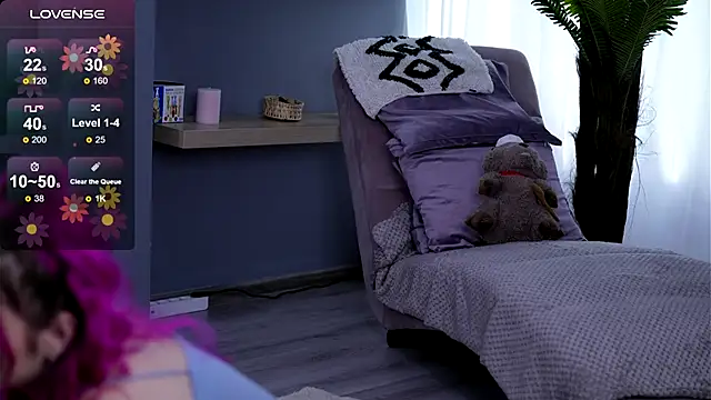 ElsaSolace online show from 12/04/25, 12:37