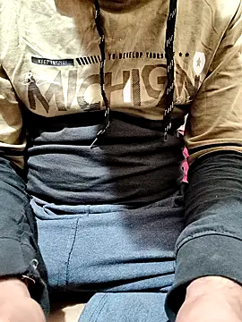 Snapshot of mehulsomm7 chatting on 10/31/25, 10:23 mehulsomm7 online show from 10/31/25, 10:23