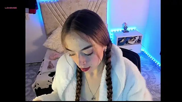 Mia Victoria22 online show from 04/18/26, 02:25