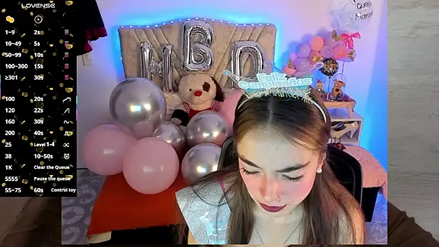 Snapshot of Mia_Victoria22 chatting on 06/15/26, 06:18 Mia Victoria22 online show from 06/15/26, 06:18