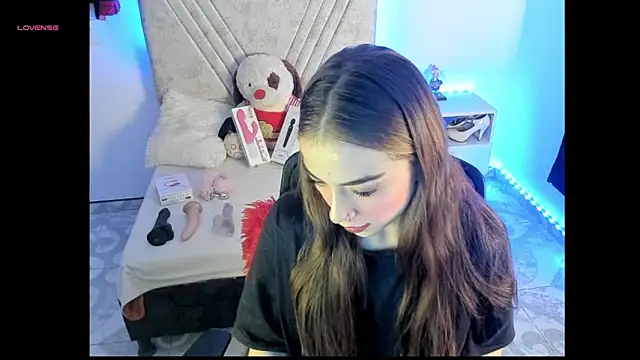 Mia Victoria22 online show from 05/19/26, 02:51