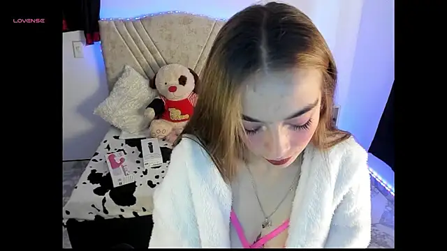 Snapshot of Mia_Victoria22 chatting on 03/17/26, 02:42 Mia Victoria22 online show from 03/17/26, 02:42