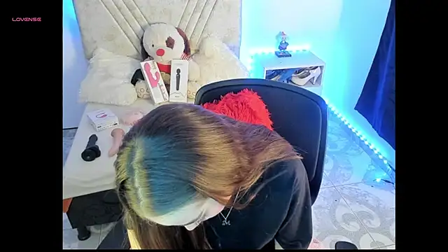Mia Victoria22 online show from 05/18/26, 05:51