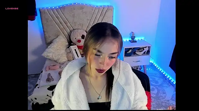 Snapshot of Mia_Victoria22 chatting on 04/15/26, 02:06 Mia Victoria22 online show from 04/15/26, 02:06