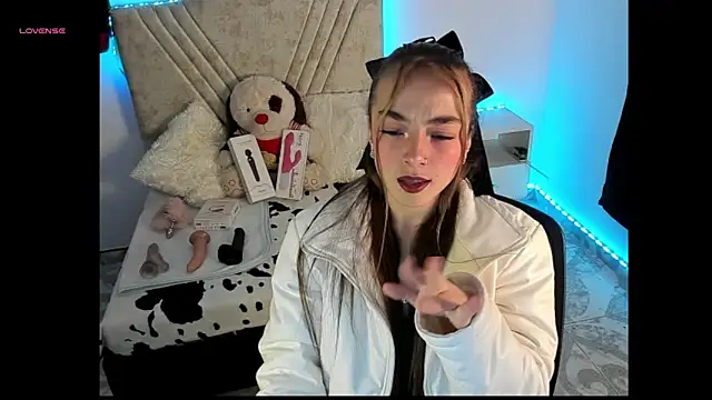 Snapshot of Mia_Victoria22 chatting on 04/11/26, 03:03 Mia Victoria22 online show from 04/11/26, 03:03