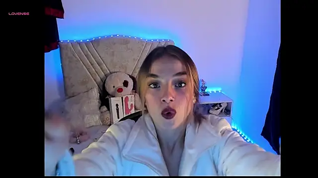 Mia Victoria22 online show from 04/28/26, 02:27