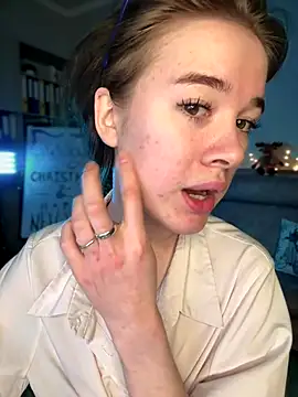 Snapshot of Marryme- chatting on 12/21/25, 01:35 Marryme- online show from 12/21/25, 01:35