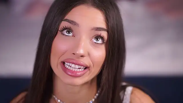 LalaRoze online show from 11/16/25, 08:02