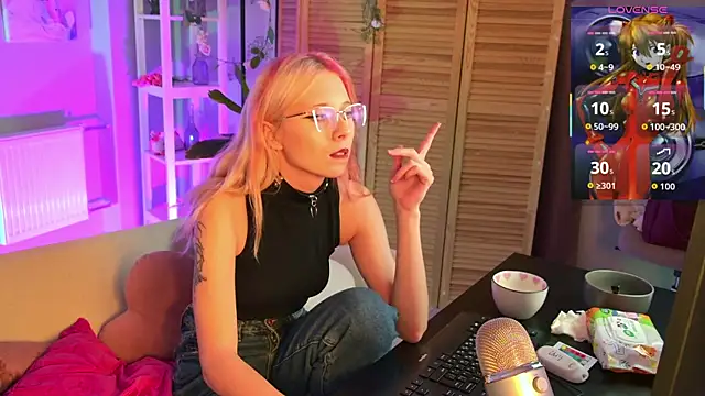 SakuraBliss online show from 10/10/25, 02:51