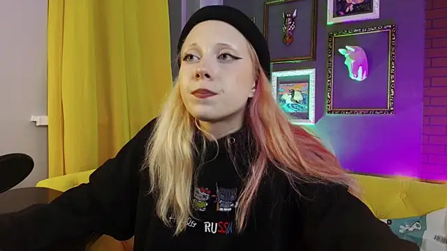 SakuraBliss online show from 10/27/25, 05:47