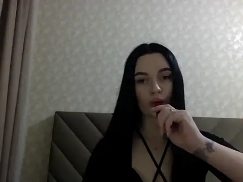 Snapshot of Lulii24 chatting on 09/14/25, 10:43 Lulii24 online show from 09/14/25, 10:43
