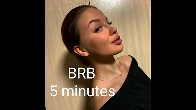 Snapshot of LaurennHill chatting on 09/16/25, 12:11 LaurennHill online show from 09/16/25, 12:11