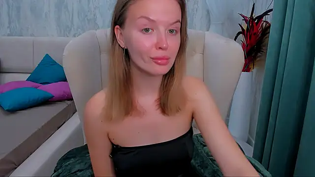 Snapshot of LaurennHill chatting on 09/20/25, 12:26 LaurennHill online show from 09/20/25, 12:26