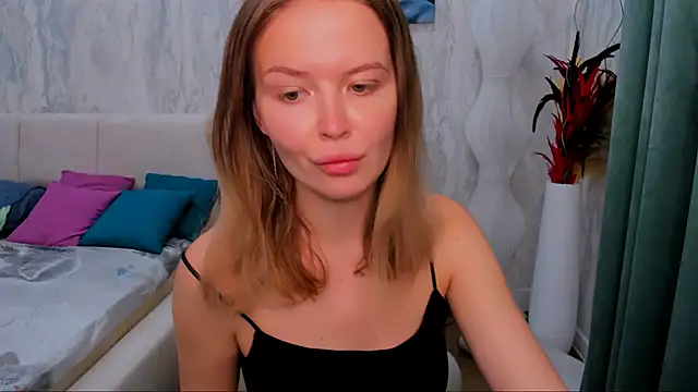 Snapshot of LaurennHill chatting on 09/15/25, 12:22 LaurennHill online show from 09/15/25, 12:22