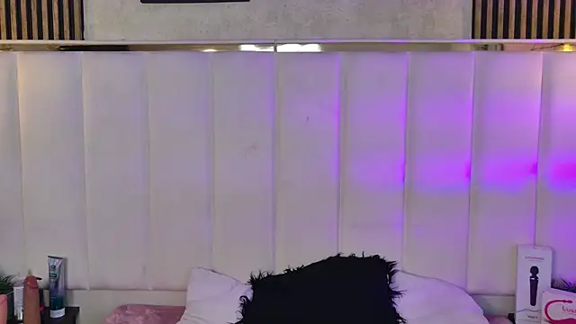 ChloeJoness  online show from 11/21/25, 08:41