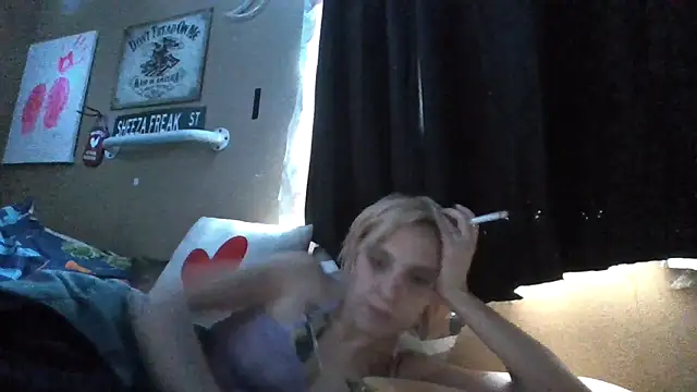 Snapshot of flavi1996 chatting on 12/15/25, 02:56 flavi1996 online show from 12/15/25, 02:56