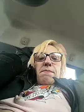 Snapshot of flavi1996 chatting on 12/18/25, 06:01 flavi1996 online show from 12/18/25, 06:01