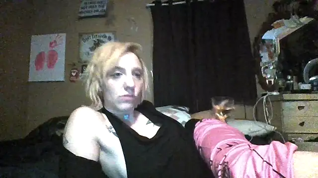 Snapshot of flavi1996 chatting on 12/14/25, 01:45 flavi1996 online show from 12/14/25, 01:45