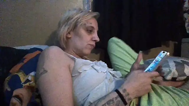 Snapshot of flavi1996 chatting on 12/16/25, 10:52 flavi1996 online show from 12/16/25, 10:52