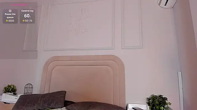 Anamonrroe online show from 10/31/25, 11:51