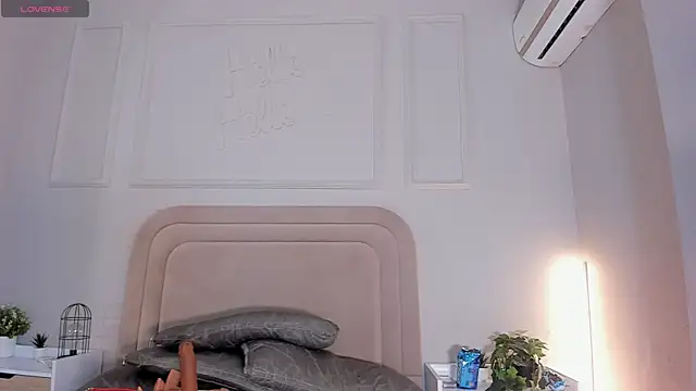 Anamonrroe online show from 12/14/25, 12:55