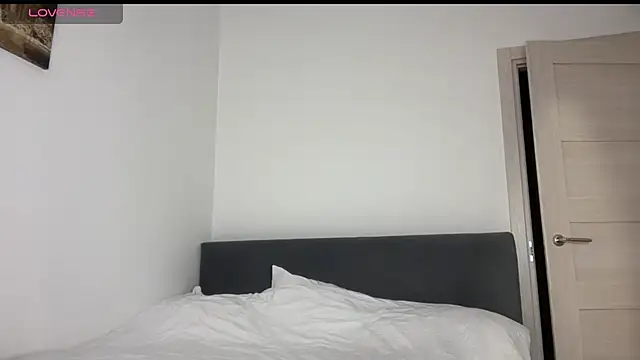 Snapshot of delannaspritzzz chatting on 06/30/26, 01:44 delannaspritzzz online show from 06/30/26, 01:44