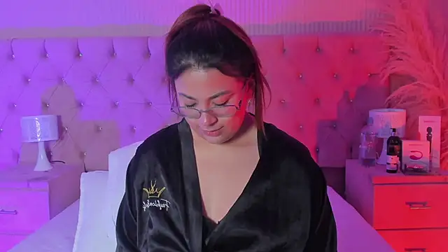 MacarenaRosse online show from 12/13/25, 08:04