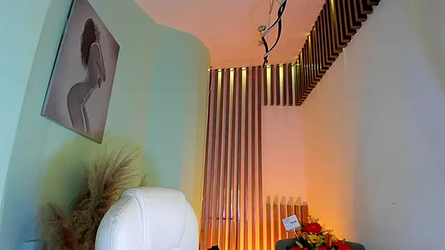 MacarenaRosse online show from 11/12/25, 08:45