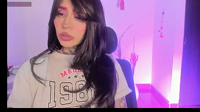 Snapshot of Nickidoll66- chatting on 10/05/25, 04:25 Nickidoll66- online show from 10/05/25, 04:25