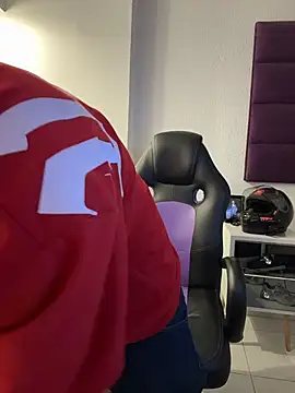 Snapshot of AdrianRinaldi chatting on 11/24/25, 07:58 AdrianRinaldi online show from 11/24/25, 07:58