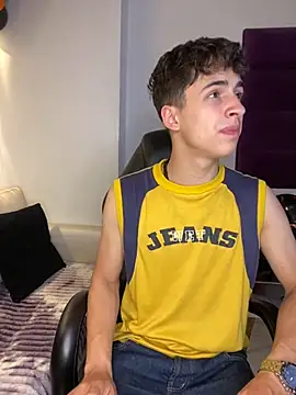 Snapshot of AdrianRinaldi chatting on 11/04/25, 08:23 AdrianRinaldi online show from 11/04/25, 08:23