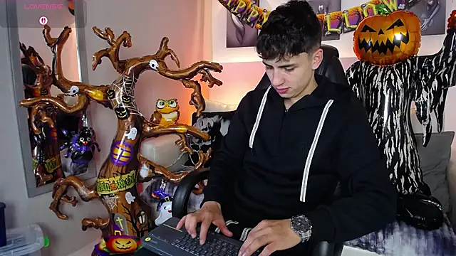 Snapshot of AdrianRinaldi chatting on 10/26/25, 08:20 AdrianRinaldi online show from 10/26/25, 08:20