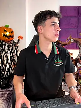 Snapshot of AdrianRinaldi chatting on 10/31/25, 08:16 AdrianRinaldi online show from 10/31/25, 08:16