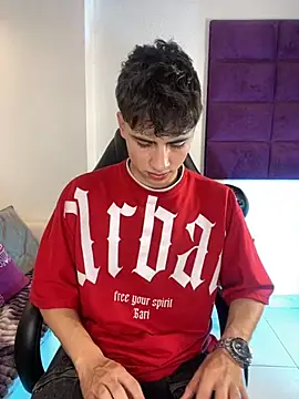 Snapshot of AdrianRinaldi chatting on 11/05/25, 08:12 AdrianRinaldi online show from 11/05/25, 08:12