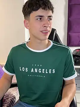 Snapshot of AdrianRinaldi chatting on 11/11/25, 08:03 AdrianRinaldi online show from 11/11/25, 08:03