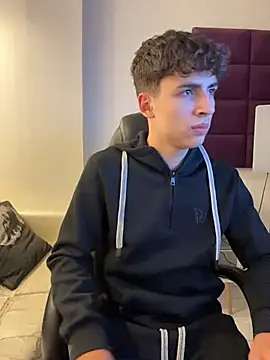 Snapshot of AdrianRinaldi chatting on 12/05/25, 08:06 AdrianRinaldi online show from 12/05/25, 08:06