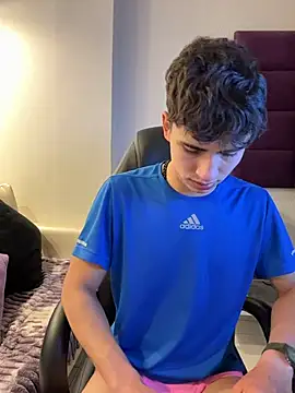 Snapshot of AdrianRinaldi chatting on 11/21/25, 09:47 AdrianRinaldi online show from 11/21/25, 09:47