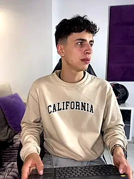 Snapshot of AdrianRinaldi chatting on 11/08/25, 08:12 AdrianRinaldi online show from 11/08/25, 08:12