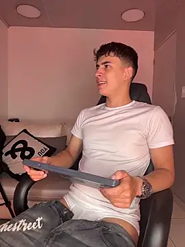 AdrianRinaldi online show from 03/08/26, 08:01