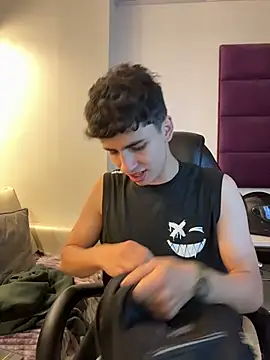 Snapshot of AdrianRinaldi chatting on 11/20/25, 08:09 AdrianRinaldi online show from 11/20/25, 08:09