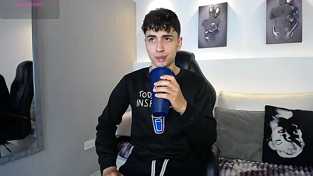 Snapshot of AdrianRinaldi chatting on 11/10/25, 08:14 AdrianRinaldi online show from 11/10/25, 08:14