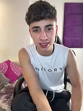 Snapshot of AdrianRinaldi chatting on 11/13/25, 08:02 AdrianRinaldi online show from 11/13/25, 08:02