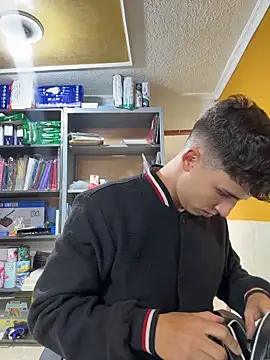 AdrianRinaldi online show from 04/17/26, 07:38