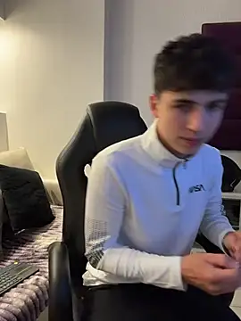 Snapshot of AdrianRinaldi chatting on 11/18/25, 08:23 AdrianRinaldi online show from 11/18/25, 08:23