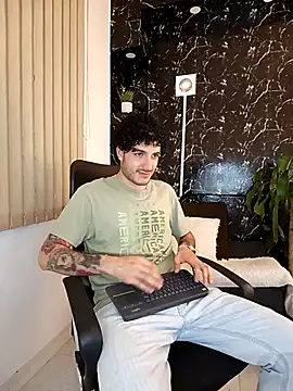 Snapshot of Rafael_Mendezz chatting on 04/03/26, 08:48 Rafael Mendezz online show from 04/03/26, 08:48