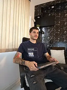 Snapshot of Rafael_Mendezz chatting on 07/06/26, 08:22 Rafael Mendezz online show from 07/06/26, 08:22
